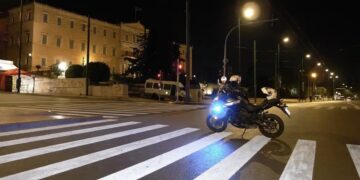 Συναγερμός στη Βουλή: Τηλεφώνημα για βόμβα – Εκκενώθηκε από την ΕΛ.ΑΣ – Στο σημείο η Πυροσβεστική και το ΤΕΕΜ