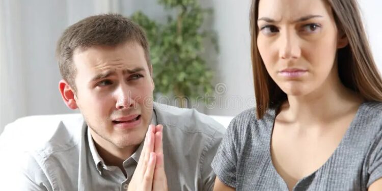 Alldaynews.gr «Εκπαιδεύει» τον σύντροφό της όπως έναν σκύλο – «Εφαρμόζω τις ίδιες τεχνικές – Του δίνω και λιχουδιές»