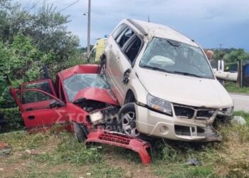 Τραγωδία: Αυτοκίνητο «καβάλησε» αυτοκίνητο ‑ Ένας νεκρός σε σφοδρό τροχαίο (ΦΩΤΟ)