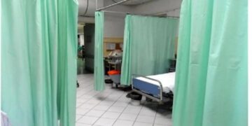 Alldaynews.gr «Κάνε λίγο πιο αριστερά, γιατί πίσω σου βρίσκονται ο Άγιος Νεκτάριος και ο Μέγας Βασίλειος»