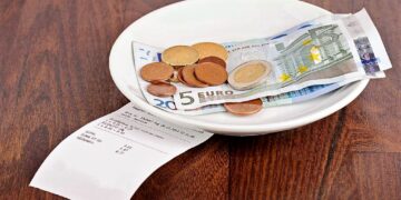 Alldaynews.gr ΑΥΤΟΙ ΕΙΝΑΙ οι λόγοι που κάποιοι δεν αφήνουν tips στον σερβιτόρο, σύμφωνα με τους ψυχολόγους