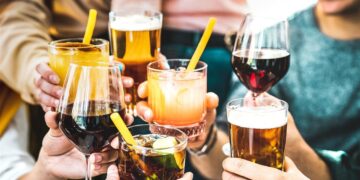 Alldaynews.gr Μόνο με ταυτότητα θα μπορούν να αγοράζουν τσιγάρα και αλκοόλ οι ενήλικοι: Το σχέδιο νόμου για την προστασία των ανηλίκων