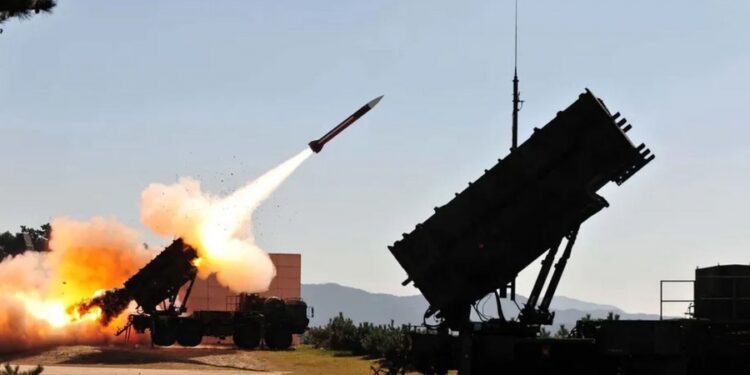 Ουκρανία: Γιατί το Κίεβο δεν μπορεί να αναχαιτίσει ρωσικά drones και πυραύλους – Η τεχνητή νοημοσύνη, οι νέοι αλγόριθμοι και τα λίγα Patriot