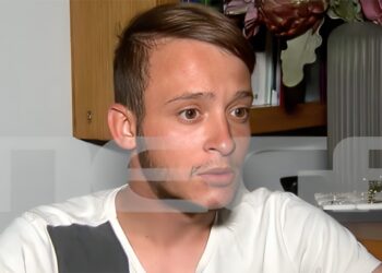 Ο ξάδερφος του 21χρονου μητροκτόνου που μετέφερε μαζί του το άψυχο κορμί της θείας του μίλησε για τη στιγμή της φρίκης (video)