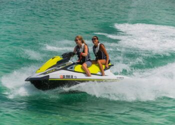«Βόμβα»: Απαγορεύονται τα θαλάσσια σπορ και τα τζετ σκι στην Αττική – Αναλυτικά η λίστα με τις περιοχές