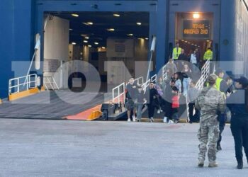 ΕΚΤΑΚΤΟ: Προειδοποίηση για βόμβα στο Blue Star – Εκκενώθηκε το πλοίο στο οποίο επέβαιναν 750 άνθρωποι