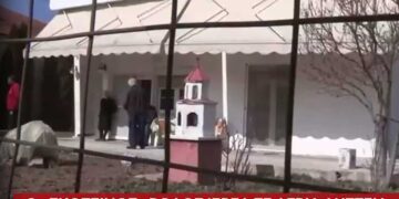 Alldaynews.gr Παπάς «κάρφωσε» ηλικιωμένη σε ληστές μετά από εξομολόγησή της: Την φίμωσαν και την έκλεψαν (video)