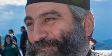 Ιερέας έσωσε με ΚΑΡΠΑ δίχρονο παιδί που έπαθε ανακοπές – Η Μητρόπολη θα τιμήσει τον πατέρα Νεκτάριο