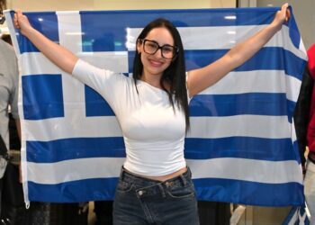 Eurovision: Επέστρεψε η Κλαυδία και η Ελληνική αποστολή. Θριαμβευτικό κλίμα και χαμόγελα στο αεροδρόμιο