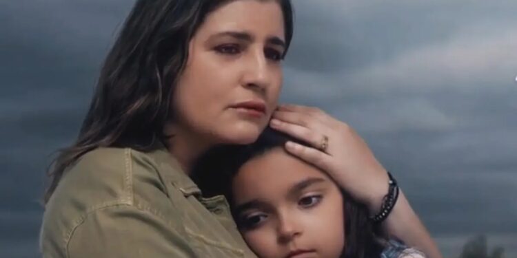 Alldaynews.gr Καθηλώνει το τρέιλερ της νέας σειράς του Alpha, «Να με λες μαμά»: «Είμαστε μαζί και οι δύο… Τίποτα κακό δε θα γίνει»