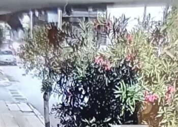 Alldaynews.gr Βίντεο ντοκουμέντο: Η στιγμή που οι δράστες κυνηγούν και «γαζώνουν» τη Mercedes του 42χρονου bodybuilder – «Με πυροβόλησαν»