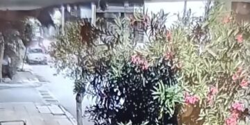 Alldaynews.gr Βίντεο ντοκουμέντο: Η στιγμή που οι δράστες κυνηγούν και «γαζώνουν» τη Mercedes του 42χρονου bodybuilder – «Με πυροβόλησαν»