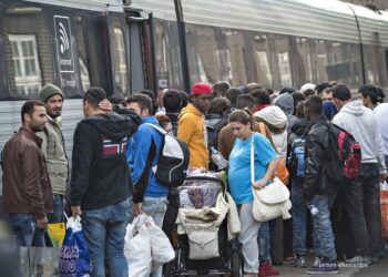 Η σκληρή πολιτική της Δανίας για τη μείωση της μετανάστευσης κατά 90% – Απαγόρευση μπούρκας, «ψαλίδι» στα επιδόματα, υποχρεωτική εκμάθηση γλώσσας