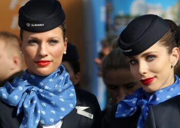 Για ποιον (πολύ σοβαρό) λόγο που μας αφορά, οι αεροσυνοδοί φορούν κόκκινο κραγιόν;