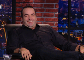 «Το βάζουμε στον πρωκτό μας και…»: Ο παίκτης-είδωλο που «γονάτισε» τους κριτές του Dragons’ Den με την πατέντα του (video)