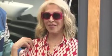 Alldaynews.gr Έφη Σαρρή: «Σε έναν άντρα κοιτάω πρώτα τα δόντια του, σαν τα άλογα»