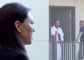 Οικογενειακή τραγωδία: Μητέρα σκότωσε τα δύο παιδιά της για να εκδικηθεί τον σύζυγο – Ζητούσε λεφτά για να μετακομίσει (video)