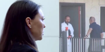 Alldaynews.gr Οικογενειακή τραγωδία: Μητέρα σκότωσε τα δύο παιδιά της για να εκδικηθεί τον σύζυγο – Ζητούσε λεφτά για να μετακομίσει (video)