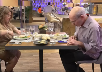 Alldaynews.gr «First Dates»: Βγήκε ραντεβού και έβλεπε… τον Ολυμπιακό – «Βγαίνουμε και Champions League του χρόνου»