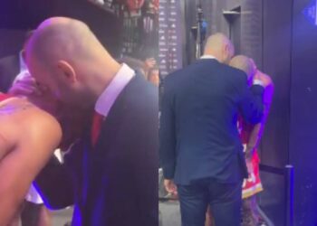 Αθλητική αλληλεγγύη: Η στιγμή που ο Φουρνιέ ξεσπάει σε κλάματα μετά τον αποκλεισμό και ο Σπανούλης τον αγκαλιάζει (video)