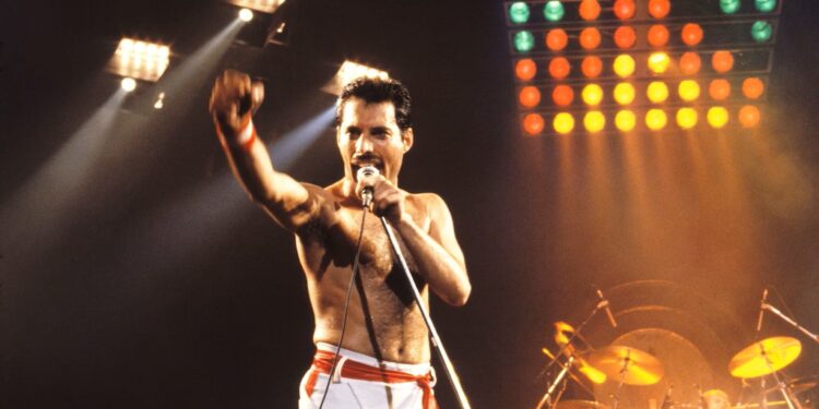 Αποκάλυψη-σοκ για τον Φρέντι Μέρκιουρι: Είχε αποκτήσει κόρη με την γυναίκα φίλου – Ζει στην Ευρώπη και είναι γιατρός