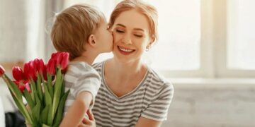 Alldaynews.gr Γιορτή της Μητέρας 2025: Πώς σχετίζεται με την Αρχαία Ελλάδα – 5 χαρακτηριστικά που την ξεχωρίζουν
