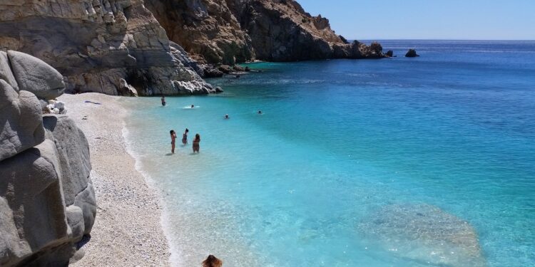 Alldaynews.gr Στους 7 πιο οικονομικούς προορισμούς παγκοσμίως: Το ελληνικό νησί που κάνεις αξέχαστες διακοπές με τιμές άλλης εποχής