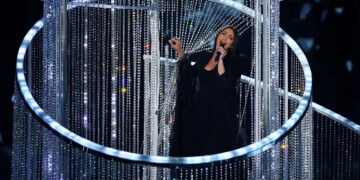 Alldaynews.gr Επεισοδιακή εμφάνιση του Ισραήλ στον τελικό της Eurovision – Γιουχαΐσματα και προσπάθειες «εισβολέων» να ανέβουν στη σκηνή