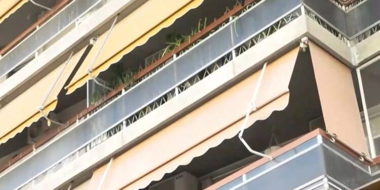 Alldaynews.gr Παππούς 7χρονης: «Ούρλιαζε η κόρη μου… ένα χαρτάκι πήγε να πετάξει στον κάδο» – «Συγγνώμη δεν το ήθελα», έλεγε η 7χρονη πριν πεθάνει