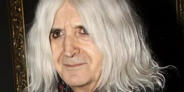 Alldaynews.gr Καρβέλας: «Πιστεύετε σε έναν Θεό ο οποίος δε βοήθησε ποτέ γιατί δεν υπάρχει, αν γκρεμίσουμε τις εκκλησίες θα θεραπεύσουμε τη φτώχεια»