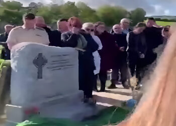 «Βγάλτε με έξω, είναι σκοτεινά εδώ»: Άνδρας φώναζε από τον τάφο στην κηδεία του!