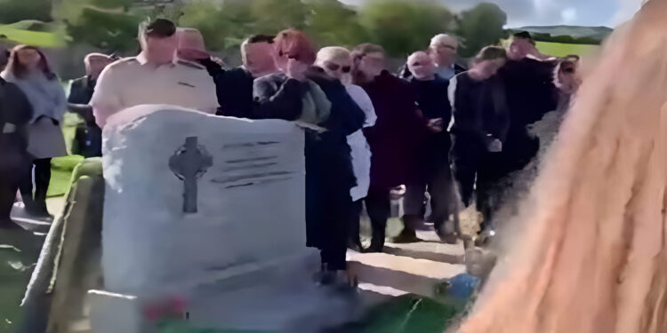«Βγάλτε με έξω, είναι σκοτεινά εδώ»: Άνδρας φώναζε από τον τάφο στην κηδεία του!