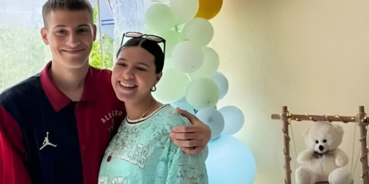 Γιάννης Κωνσταντέλιας: Ο 22χρονος ποδοσφαιριστής του ΠΑΟΚ και της Eθνικής ομάδας θα γίνει πατέρας