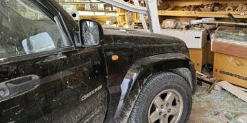 ΕΚΤΑΚΤΟ – Τραγωδία: Τζιπ «μπούκαρε» σε φούρνο και παρέσυρε πελάτες – Ένας νεκρός και ένας σοβαρά τραυματίας