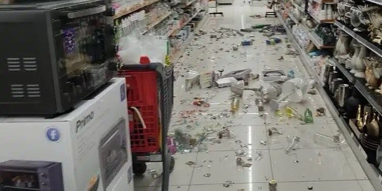 Βίντεο-ντοκουμέντο από τη στιγμή του σεισμού των 6,1 Ρίχτερ στην Κρήτη – Πετάχτηκαν οι άνθρωποι από τα κρεβάτια τους