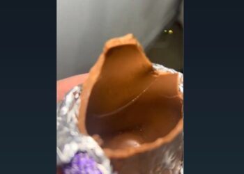 Η αηδιαστική έκπληξη που κρυβόταν μέσα σε σοκολατένιο λαγουδάκι – «Άρχισα να τρώω και ένιωσα κάτι που νόμιζα ότι ήταν τρίχες»