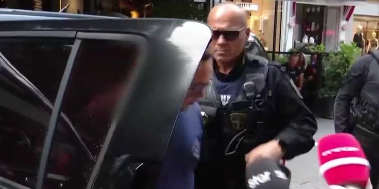 Alldaynews.gr Η απολογία του 21χρονου μητροκτόνου: «Με είπε παρτάκια. Είχα πιει αλκοόλ και χασίς. Θόλωσα και την έσφαξα»