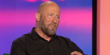 Alldaynews.gr Λαέρτης Μαλκότσης: «Με πήγαν σε ψυχολόγο για τα τικ και τα «έπαιξε», με έστειλε πίσω»