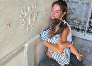Alldaynews.gr Μαρία Μενούνος: «Άκουσα τον Άγιο Νεκτάριο στην Αίγινα να χτυπάει τον τάφο του»