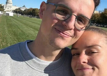 Κωνσταντίνος Μητσοτάκης: Ο γιος του Πρωθυπουργού πήρε το πτυχίο του – Στο πλευρό του η οικογένεια του και η Μαρία Σάκκαρη