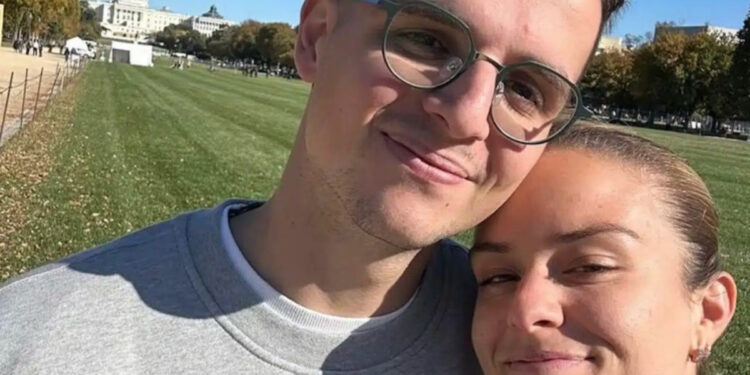 Alldaynews.gr Κωνσταντίνος Μητσοτάκης: Ο γιος του Πρωθυπουργού πήρε το πτυχίο του – Στο πλευρό του η οικογένεια του και η Μαρία Σάκκαρη