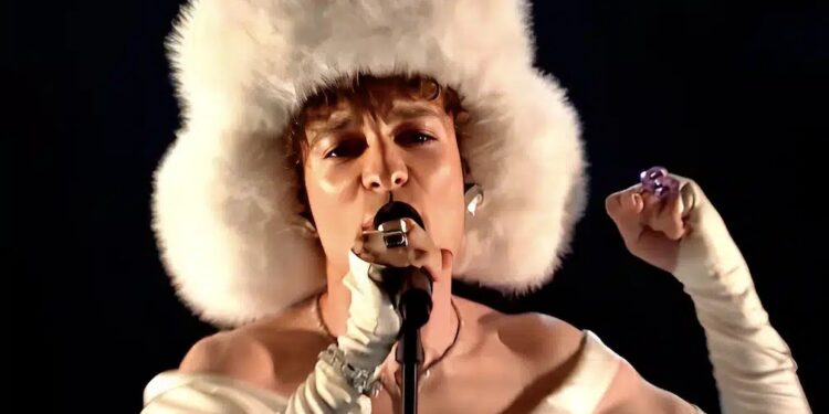 Alldaynews.gr Αποθεώθηκε το Nemo στον τελικό της Eurovision