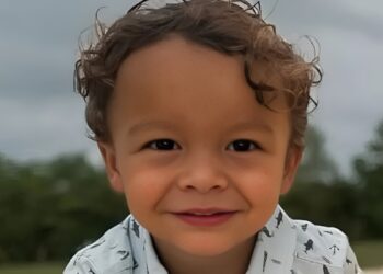 Τραγωδία: Ο πασίγνωστος 2χρονος από το TikTok σκοτώθηκε σε σφοδρό τροχαίο με τους γονείς του (video)