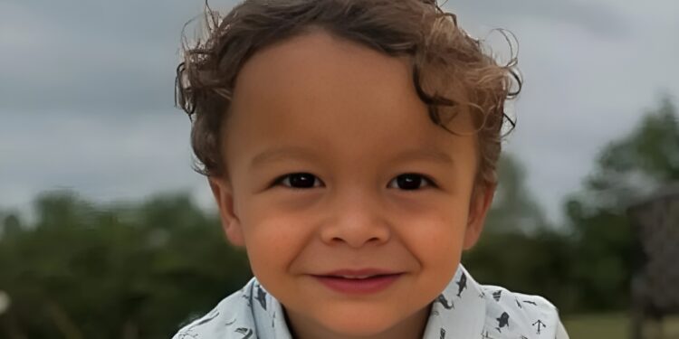 Τραγωδία: Ο πασίγνωστος 2χρονος από το TikTok σκοτώθηκε σε σφοδρό τροχαίο με τους γονείς του (video)