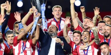 Η «στέψη» του Ολυμπιακού! Η φιέστα στο κατάμεστο «Καραϊσκάκης» για το 48ο ερυθρόλευκο πρωτάθλημα