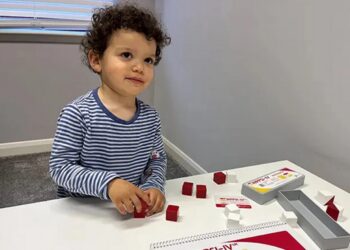 Αγοράκι 2 ετών είναι ένας από τους πιο έξυπνους ανθρώπους στον κόσμο – Μιλάει πέντε γλώσσες και διαβάζει βιβλία