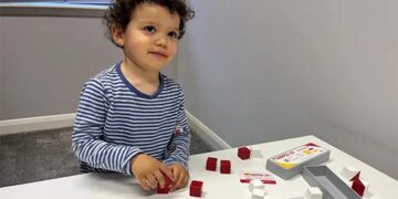 Αγοράκι 2 ετών είναι ένας από τους πιο έξυπνους ανθρώπους στον κόσμο – Μιλάει πέντε γλώσσες και διαβάζει βιβλία