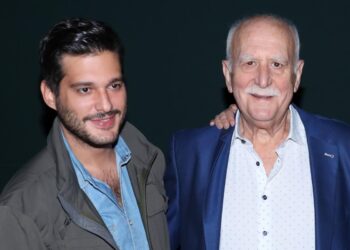 Φοίβος Παπαδάκης: Ο πρωτότοκος γιος του Γιώργου Παπαδάκη που ακολουθεί τα χνάρια του – Είναι 15 χρόνια δημοσιογράφος