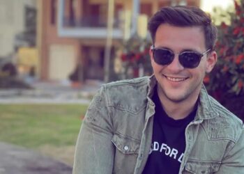 ΑΥΤΟΣ ΕΙΝΑΙ ο 30χρονος που πνίγηκε στο bachelor – λίγες ημέρες προτού παντρευτεί: «Είχε τεράστιο κύμα και δεν μπόρεσε να το αντιμετωπίσει»