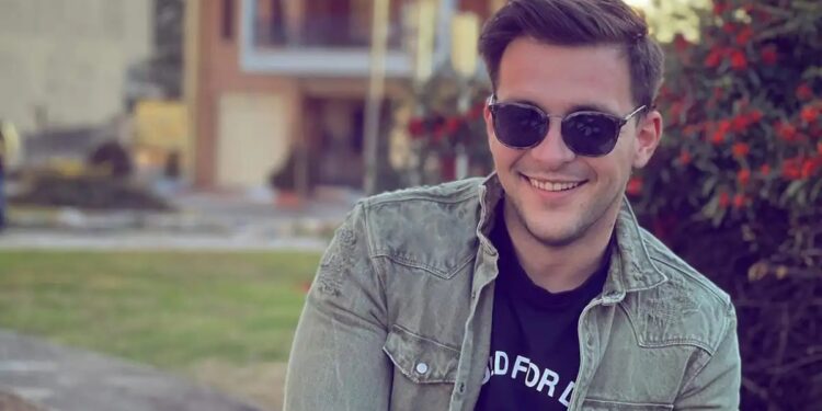 Alldaynews.gr ΑΥΤΟΣ ΕΙΝΑΙ ο 30χρονος που πνίγηκε στο bachelor – λίγες ημέρες προτού παντρευτεί: «Είχε τεράστιο κύμα και δεν μπόρεσε να το αντιμετωπίσει»